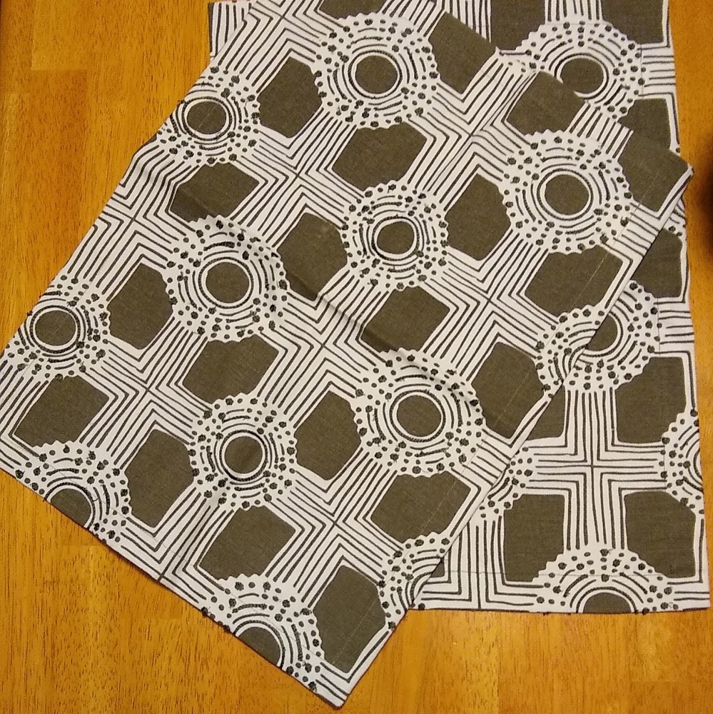 Price drop!Crate & Barrel Placemats Set (2) - New!